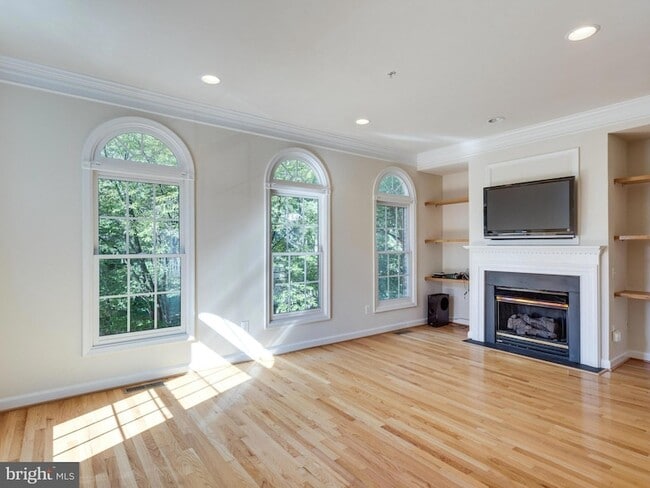 Building Photo - 8870 Ashgrove House Ln