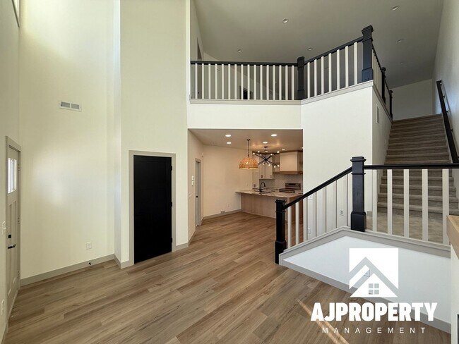 Building Photo - 8609 W Shoreline Pl