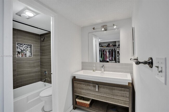 Building Photo - 11111 Biscayne Blvd