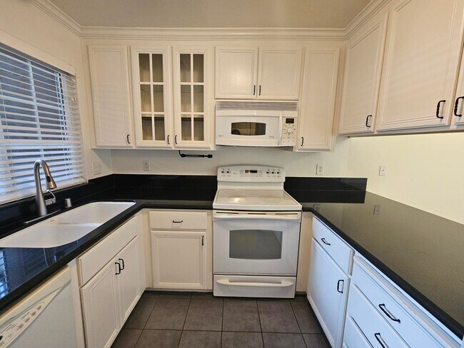 Building Photo - Superb Location for this Spacious 2 Bedroom 1.5 Bath Campbell Townhouse