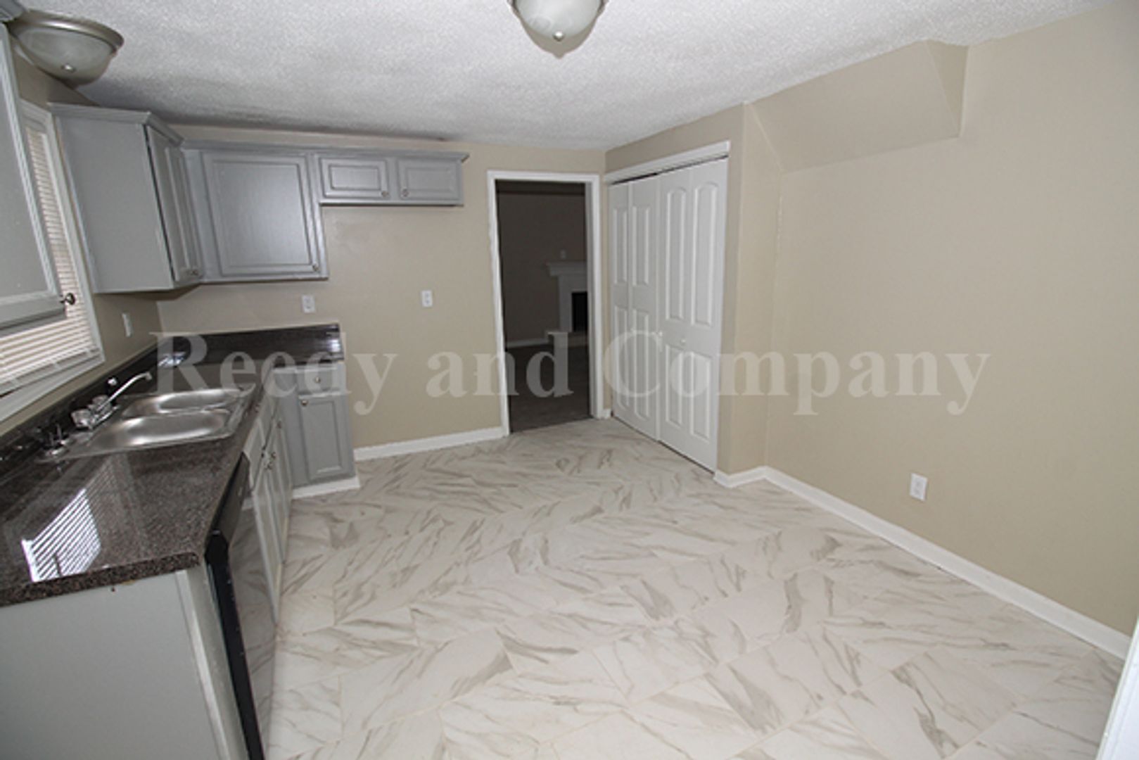 Building Photo - 4183 Park Forest Dr