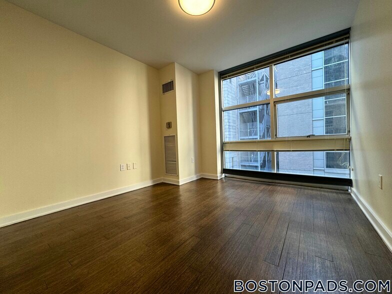 Building Photo - 40 Boylston St
