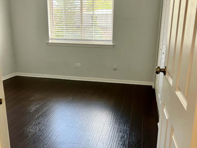 Building Photo - 9430 Bay Colony Dr