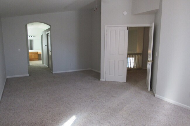 Building Photo - Beautiful 4 Bed/3 Bath Tracy Home with Pool and Fresh Paint