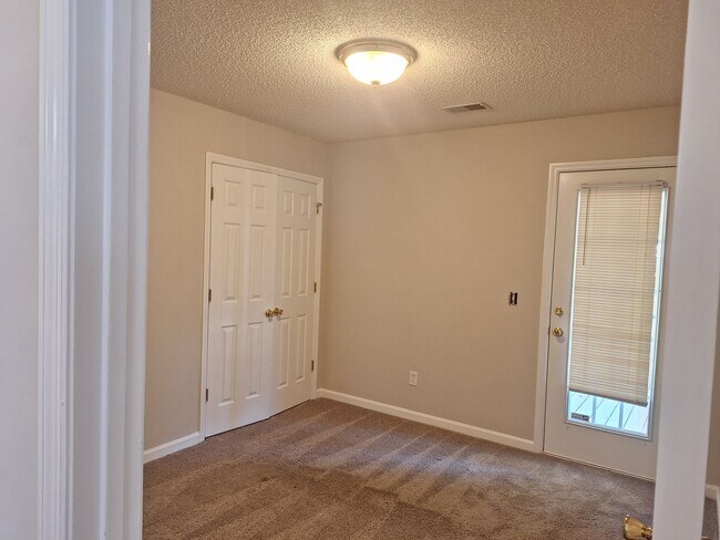 Building Photo - MOVE IN SPECIAL - $300 OFF THE FIRST FULL ...