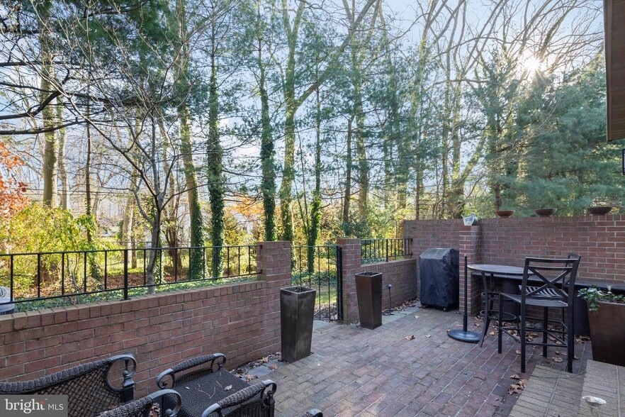 Building Photo - 70 Sutphin