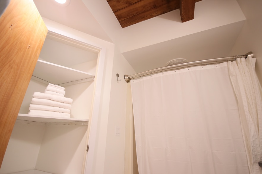 Bathroom - 99 Silver St