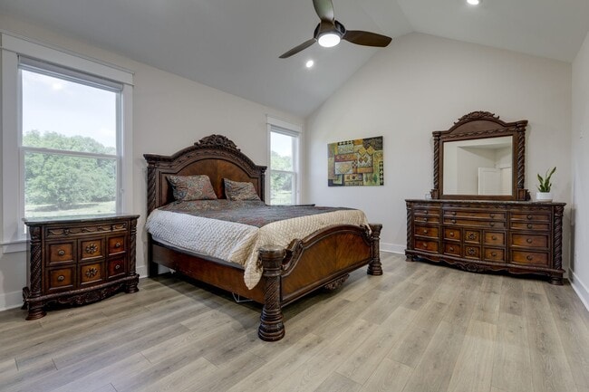 Building Photo - 5043 High Pk Hl Dr