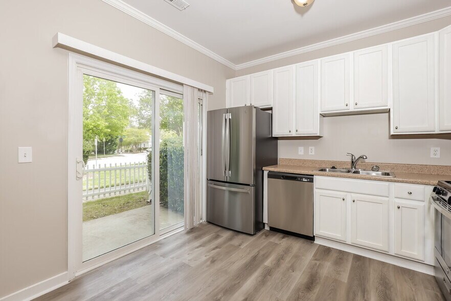 Building Photo - 11731 Mezzanine Dr