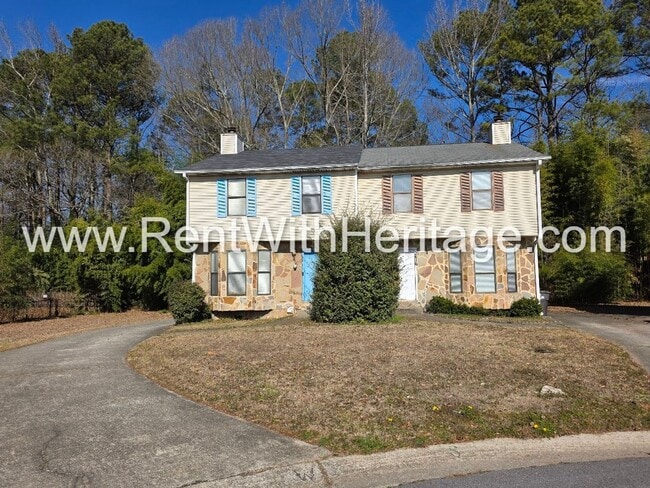 Building Photo - Amazing 3 bedroom, 2.5 bath townhome/ Great Roommate Floorplan / Great Location