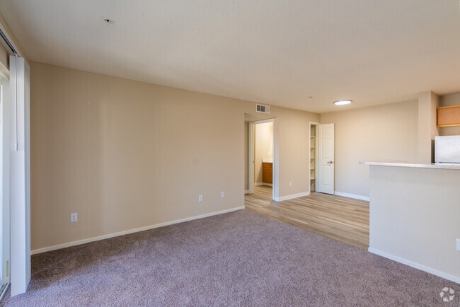 1BR, 1BA - 687 SF - Living Room - Hurley Creek