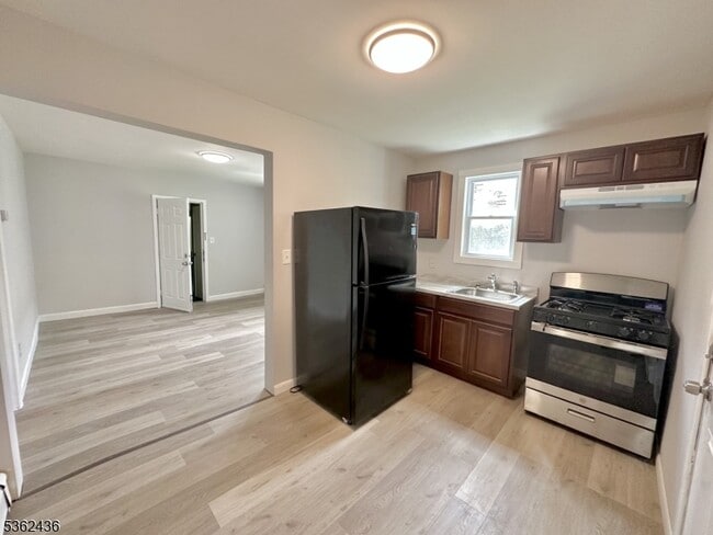 Primary Photo - 37 Harrison Ave