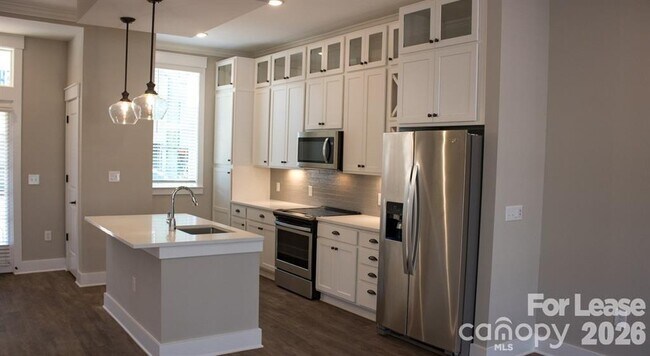 Building Photo - 17014 Fairmount Way