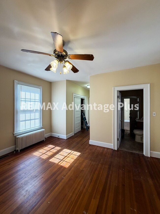 Building Photo - 106 Grove St