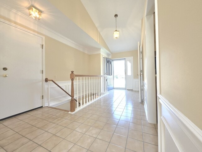 Building Photo - 713 Alsace Ct