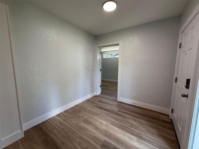Building Photo - 4106 W Norma Ave