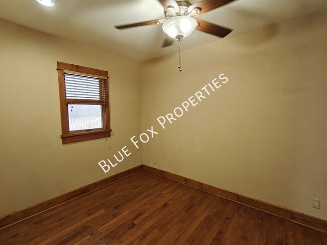 Building Photo - 605 S 4th Ave