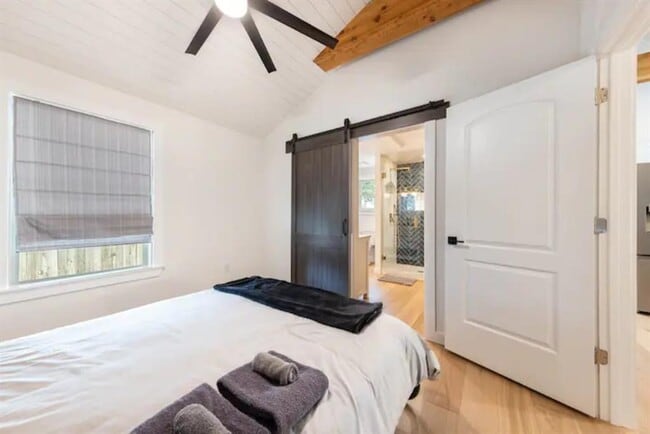 Building Photo - 2319 Santa Rita St