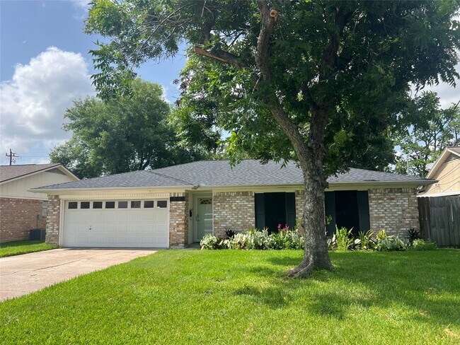 Building Photo - 205 W Vaughn Ln