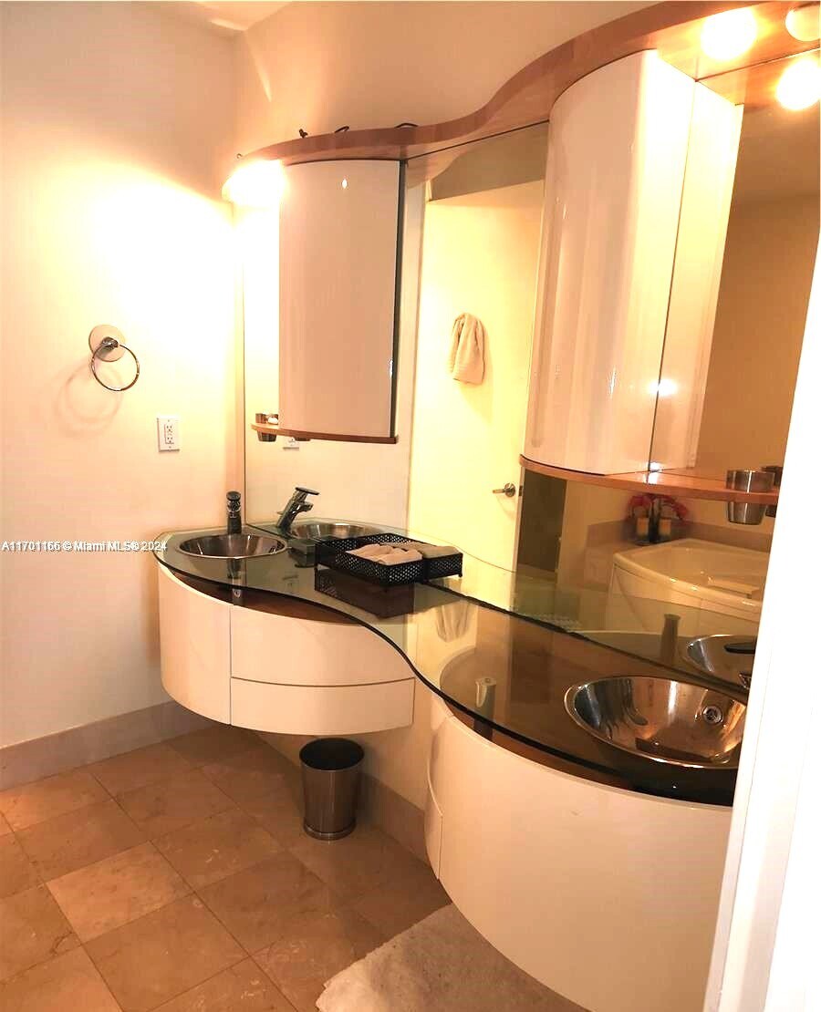 Building Photo - 18101 Collins Ave