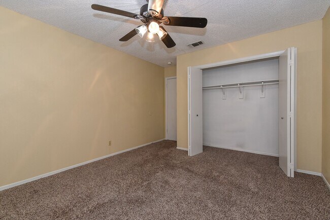 Building Photo - 3910 Peperport Dr