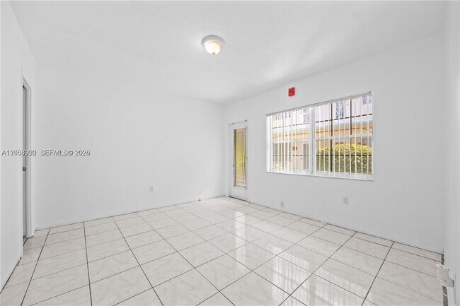 Building Photo - 2072 NE 169th St