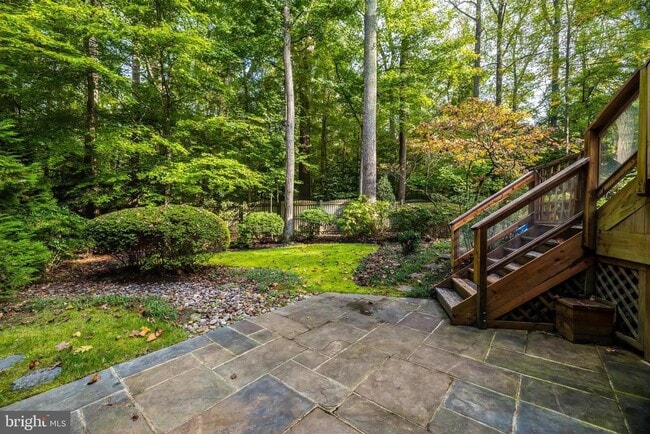 Building Photo - 8001 Greenwich Woods Dr