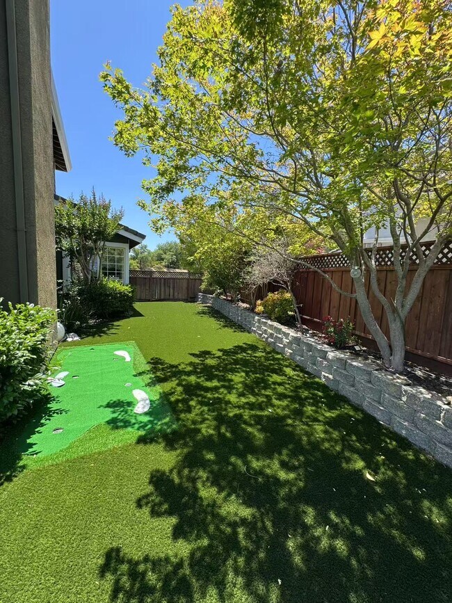 Building Photo - 1274 Sunrise Ridge Dr