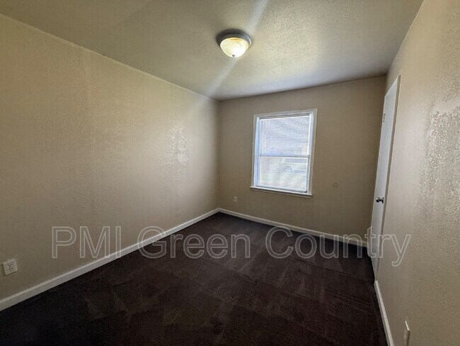 Building Photo - 334 W 63rd Pl N