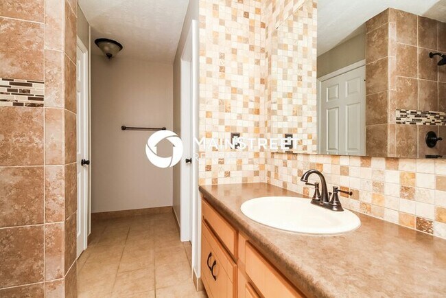 Building Photo - 3 Bedroom Pet-Friendly Home in La Vergne, TN with Main Street Renewal