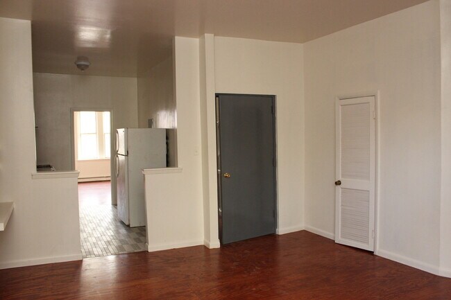 Building Photo - 1824 Bolton St