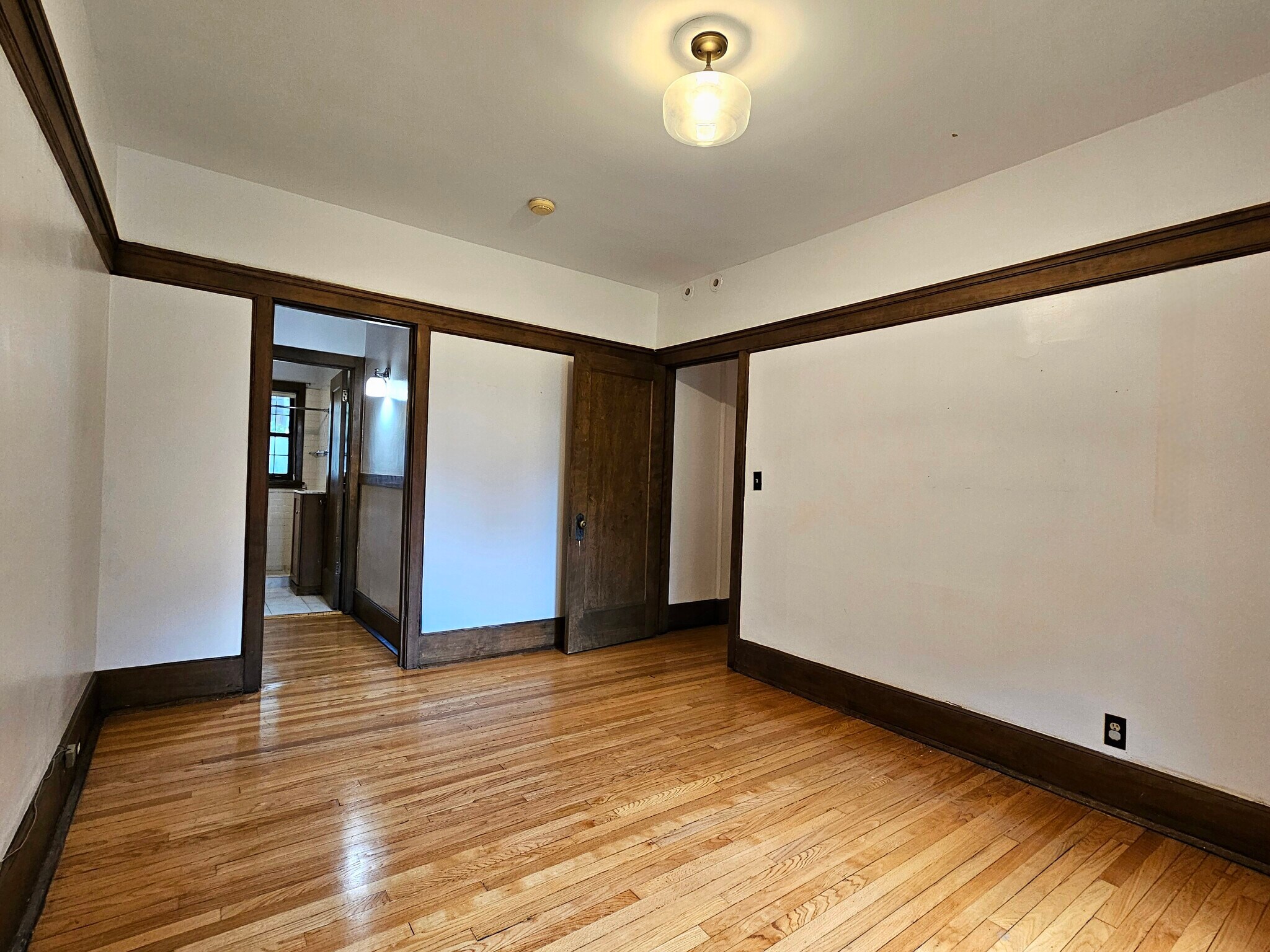Building Photo - 5656 S Dorchester Ave