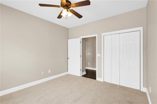 Building Photo - 5358 Manor View Dr NW
