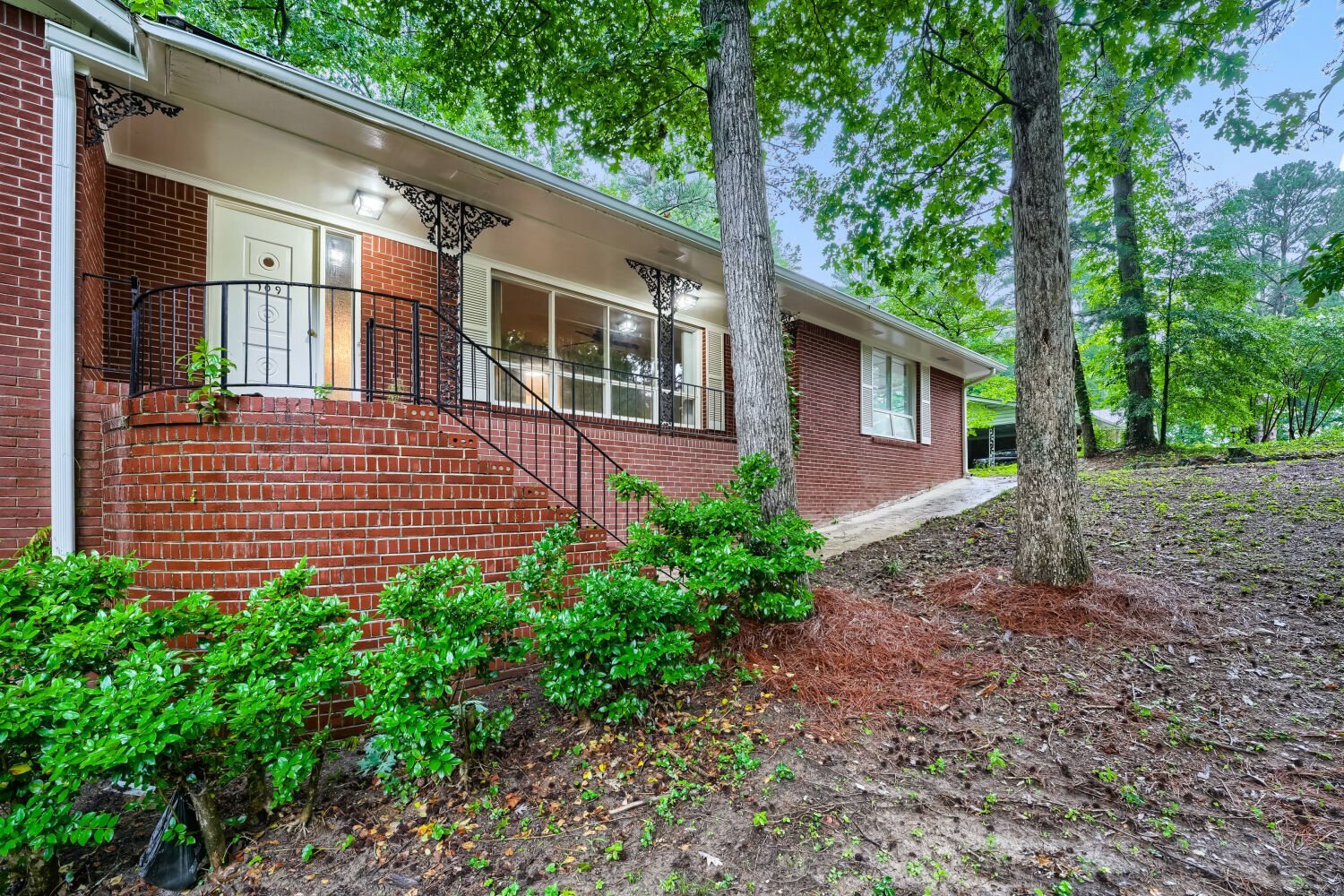 Building Photo - 109 Hickory Ave