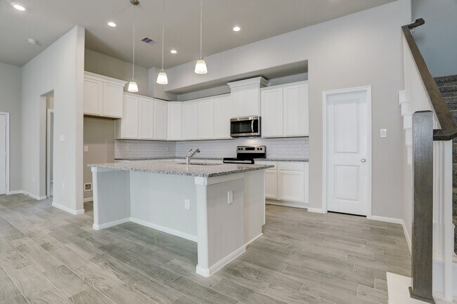 Building Photo - 725 W Foley St