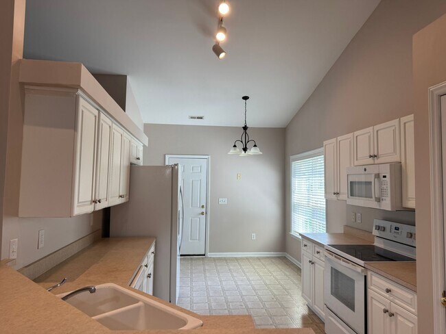 Building Photo - 132 Bermuda View