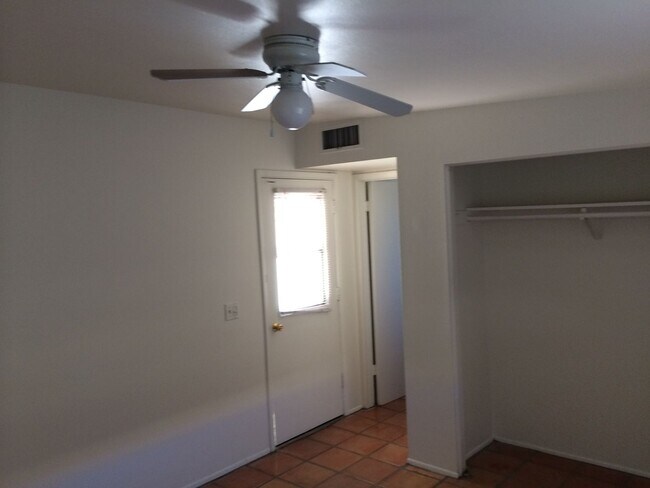 Building Photo - 1539 E Hudson Dr