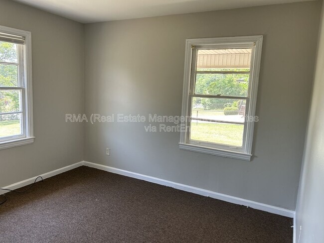 Building Photo - 413 Springview Dr