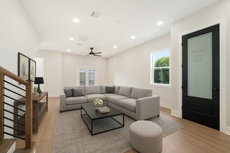 Building Photo - 1003 E 33rd St