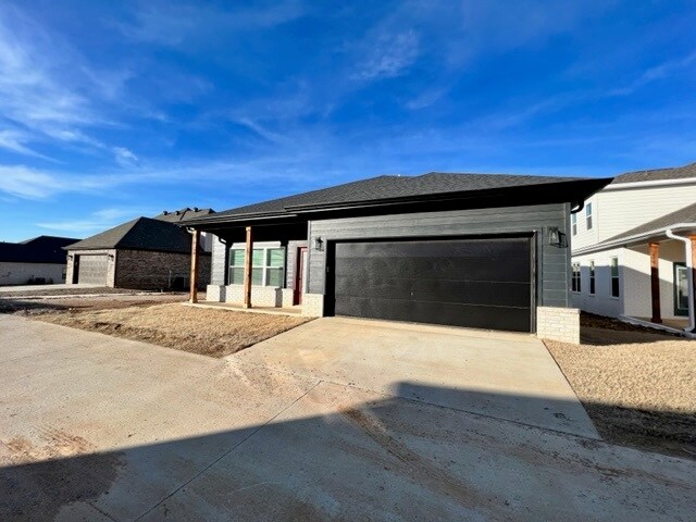 Building Photo - 6207 SW Luna Ln