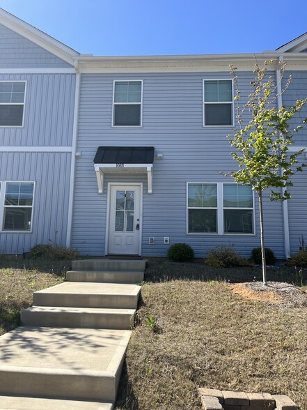 Front of building - 108 Dogwood Village Trl