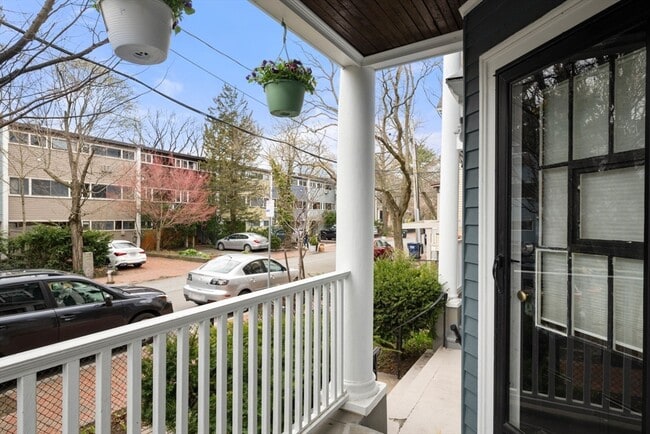 Building Photo - 10 Bowdoin St