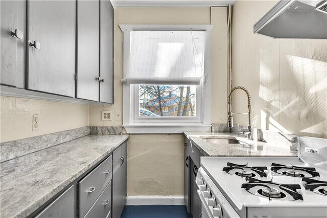 Building Photo - 266 Sayles Ave