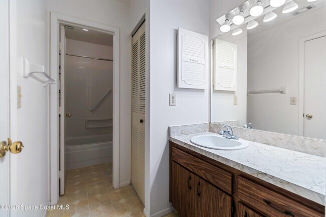 Building Photo - 1020 Abada Ct NE