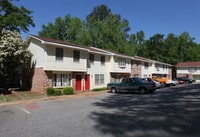 Building Photo - The Oaks