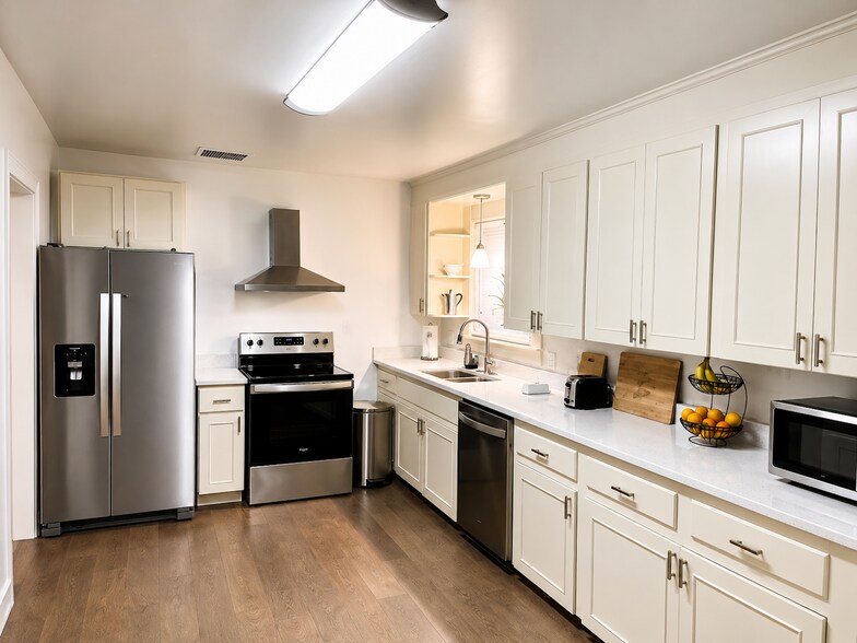 Building Photo - 501 Sussex Dr