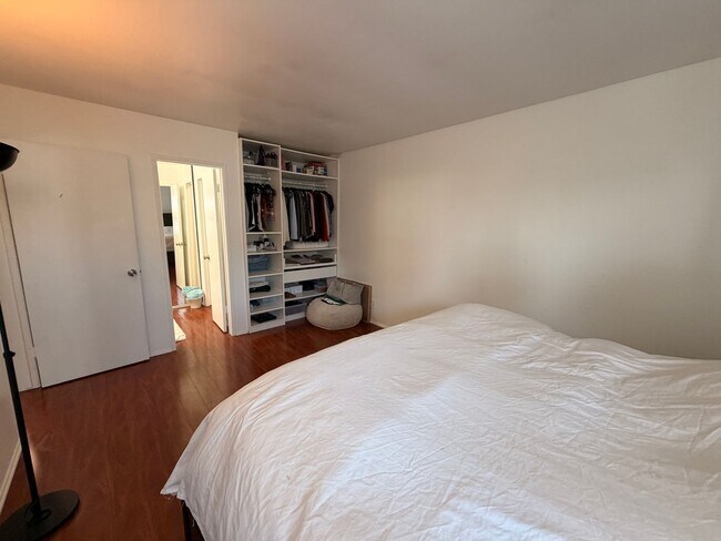 Building Photo - Spacious Westside 2 Bedroom with Balcony, Upgraded Bathrooms & 2 Gated Parking Spaces