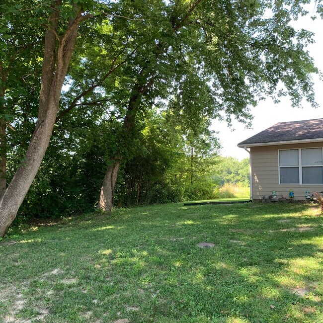 Building Photo - 4623-4623 W Bainbridge Dr