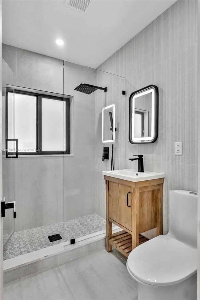 Building Photo - 1123 NE 1st Ave.