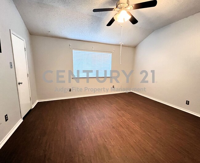 Building Photo - Charming 3/2/2 in Flower Mound For Rent!